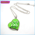 Collier pendentif vert croissant en forme de coeur